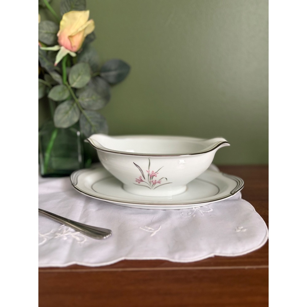 Noritake Kent Gravy Boat with Attached Underplate, Platinum Trim